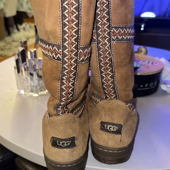 Uggs - Picture 3 of 4